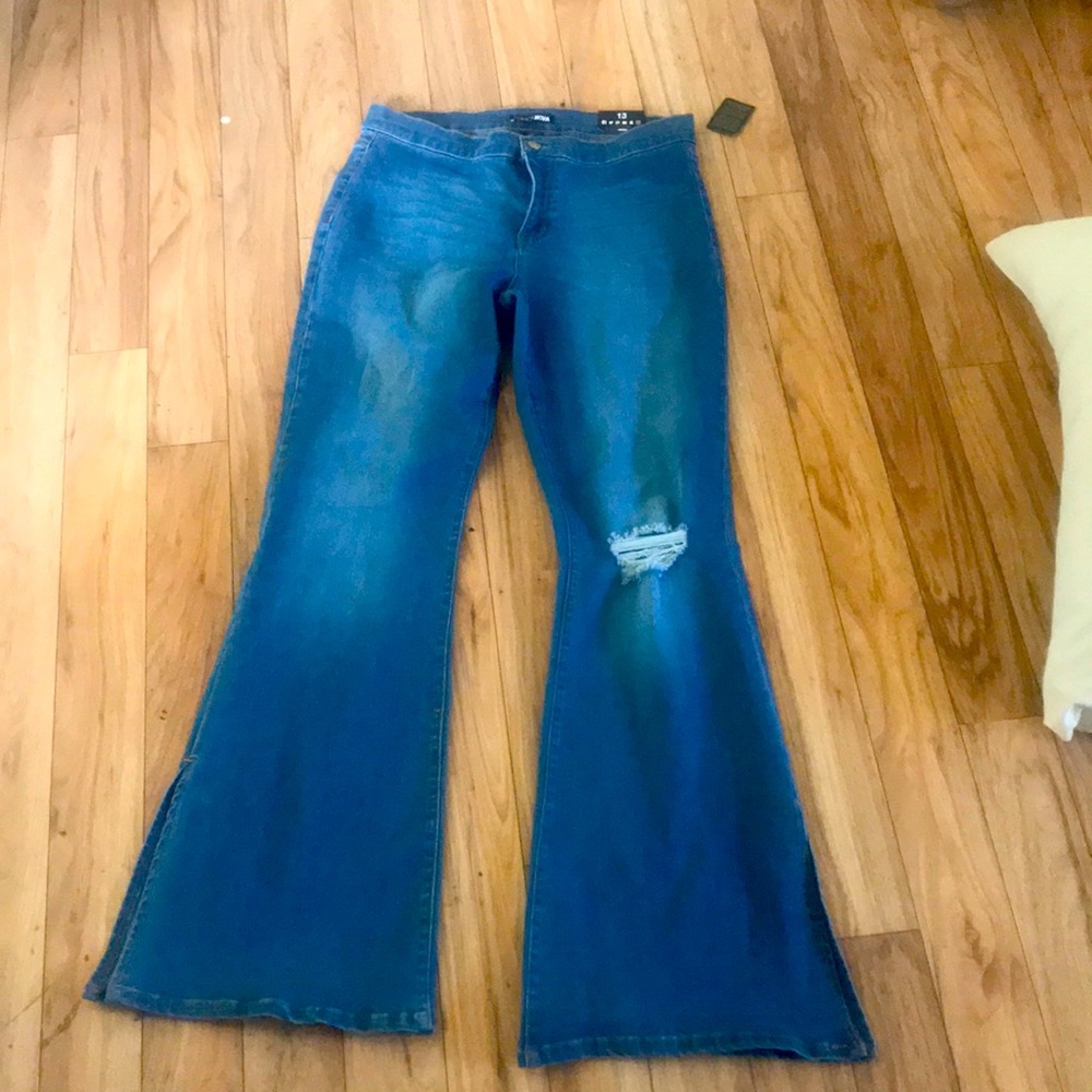 Women size 13 flare jeans.
